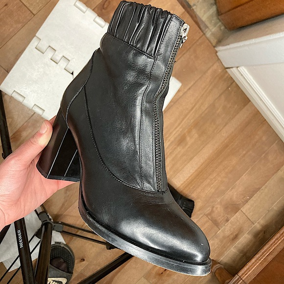 zip front leather ankle boots - Picture 4 of 10